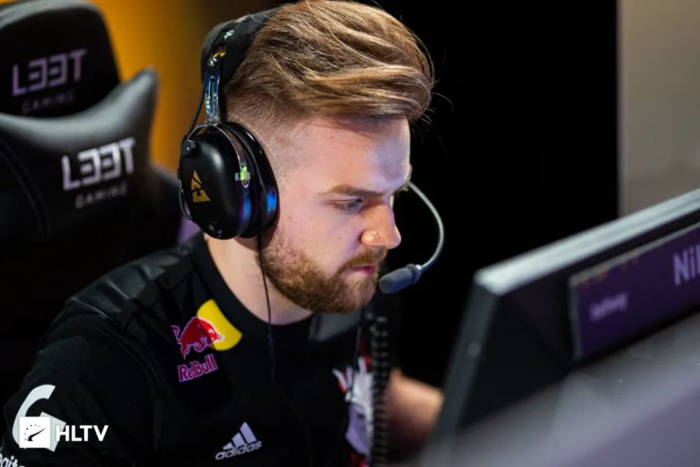 资讯绝地求生大逃杀 天助我也，敌人竟被炸死