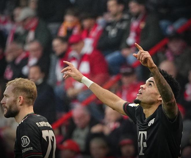 记者：卡马文加左脚踝轻微扭伤，将于周六接受进一步检查