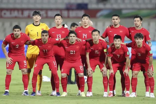 中国冰壶男队5-2轻取菲律宾：迎落选赛三连胜！对手遭压制提前认输