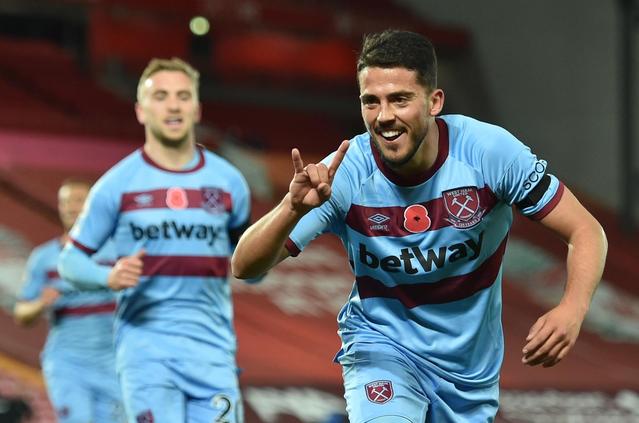 吉鲁帽子戏法助阿森纳3-0胜奥林匹亚科斯晋级欧冠16强（吉鲁上演帽子戏法，阿森纳3-0击败奥林匹亚科斯挺进欧冠16强）