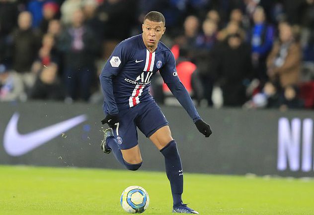 足球英超裁判再陷争议，赛后官方急发声明（英超裁判判罚再起争议，赛后官方紧急回应）