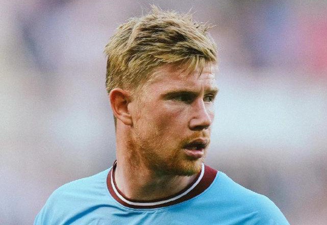 周末足坛激烈对决，拜仁、曼城、巴萨、AC米兰分别取得胜利，上演精彩绝杀。