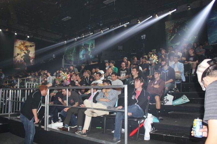 EWC官方：T1以2-1的比分战胜BLG，赢下了揭幕战